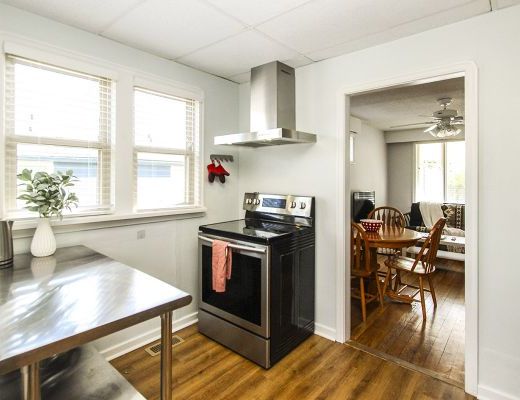 Cozy Cawston Cottage - 5 Bdrm - Kelowna