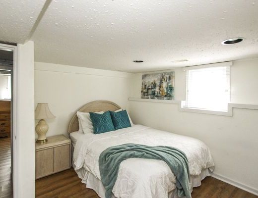 Cozy Cawston Cottage - 5 Bdrm - Kelowna