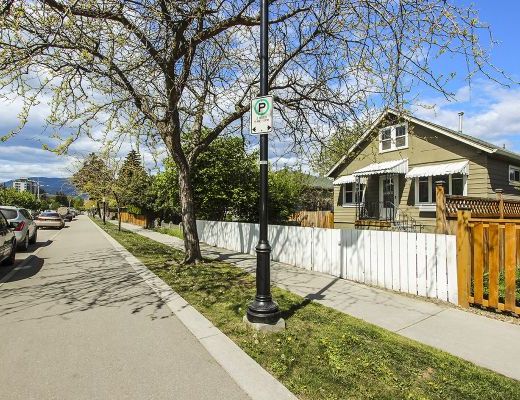 Cozy Cawston Cottage - 5 Bdrm - Kelowna