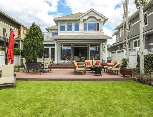 Okanagan Summer Home - 4 Bdrm w/Boat Lift - Kelowna 