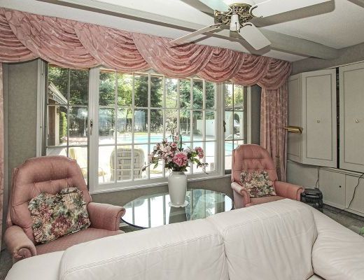 The Lake Estate - 5 Bdrm Lakefront w/Pool - Kelowna (CVH)