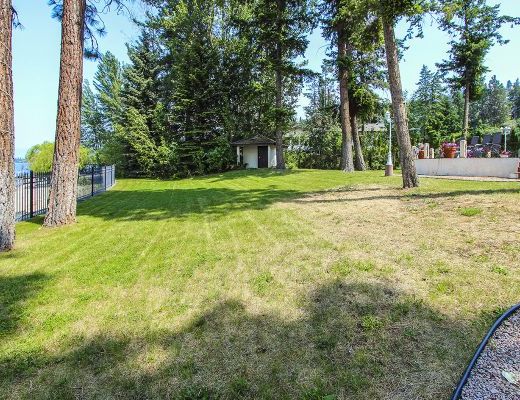The Lake Estate - 5 Bdrm Lakefront w/Pool - Kelowna (CVH)