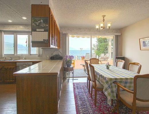 The Lake Estate - 5 Bdrm Lakefront w/Pool - Kelowna (CVH)