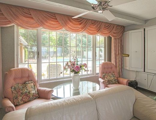 The Lake Estate - 5 Bdrm Lakefront w/Pool - Kelowna (CVH)
