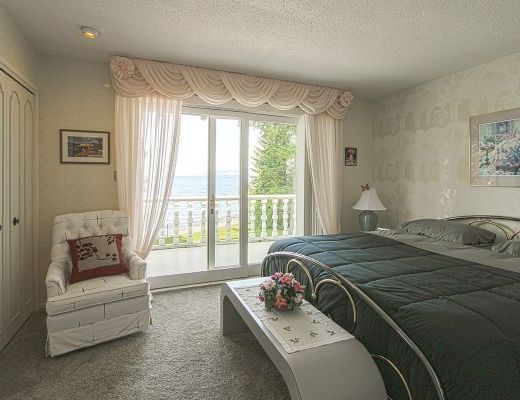 The Lake Estate - 5 Bdrm Lakefront w/Pool - Kelowna (CVH)