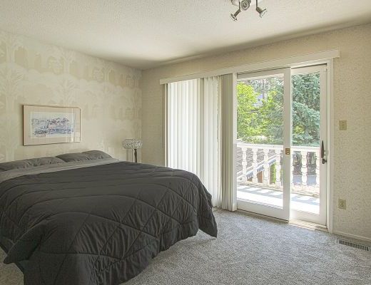 The Lake Estate - 5 Bdrm Lakefront w/Pool - Kelowna (CVH)
