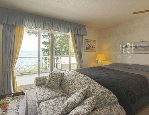 The Lake Estate - 5 Bdrm Lakefront w/Pool - Kelowna (CVH)