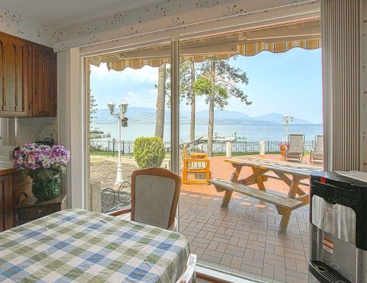 The Lake Estate - 5 Bdrm Lakefront w/Pool - Kelowna (CVH)