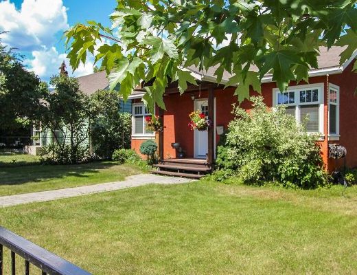 Red House - 2 Bdrm - Kelowna