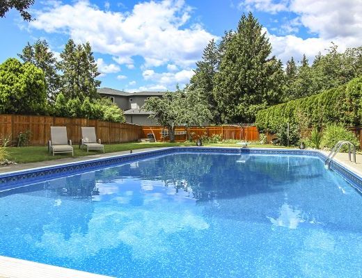 Summer Pool Home - 5 Bdrm w/ Pool - Kelowna