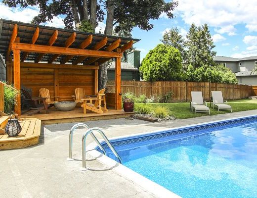 Summer Pool Home - 5 Bdrm w/ Pool - Kelowna