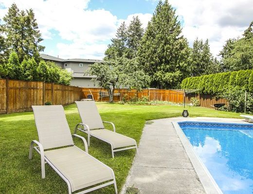 Summer Pool Home - 5 Bdrm w/ Pool - Kelowna