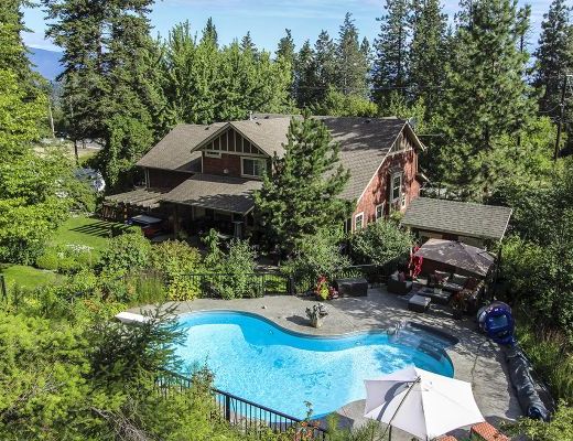 Craftsman Pool Home - 5 Bdrm w/ Pool HT - Kelowna