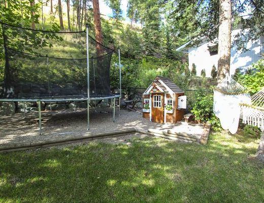 Craftsman Pool Home - 5 Bdrm w/ Pool HT - Kelowna