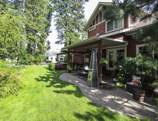 Craftsman Pool Home - 5 Bdrm w/ Pool HT - Kelowna