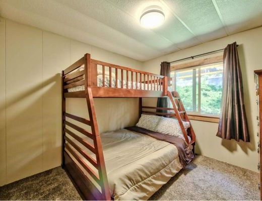 Heffley Lake Cottage II - 4 Bdrm - Heffley Lake