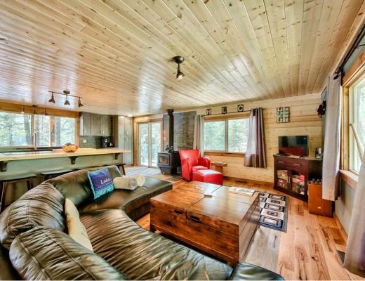 Heffley Lake Cottage II - 4 Bdrm - Heffley Lake