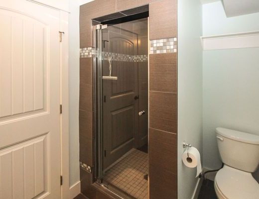 Family Oasis - 4 Bdrm w/ Pool HT - Kelowna