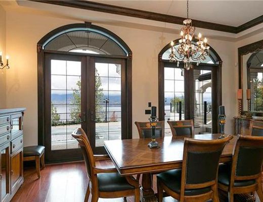 Okanagan Chateau - 5 Bdrm w/ Pool - Kelowna (CVH)