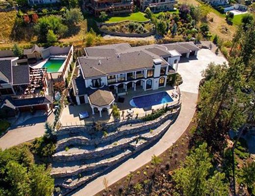 Okanagan Chateau - 5 Bdrm w/ Pool - Kelowna (CVH)