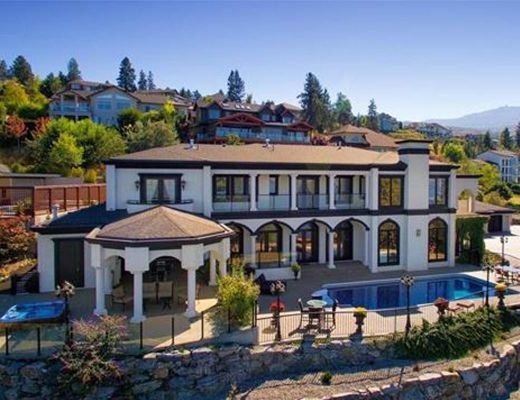 Okanagan Chateau - 5 Bdrm w/ Pool - Kelowna (CVH)