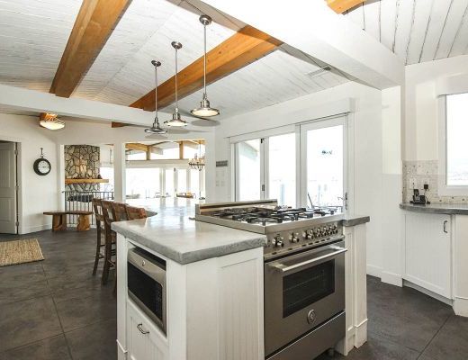 The Beach House - 5 Bdrm HT plus Boat Lift - Kelowna (CVH)