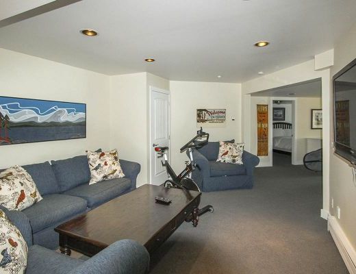 The Beach House - 5 Bdrm HT plus Boat Lift - Kelowna (CVH)