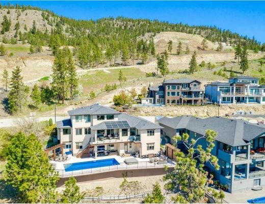 Wine Country Estate - 4 Bdrm HT w/ Pool - West Kelowna