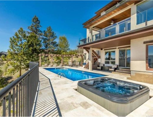 Wine Country Estate - 4 Bdrm HT w/ Pool - West Kelowna