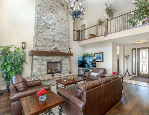 Wine Country Estate - 4 Bdrm HT w/ Pool - West Kelowna