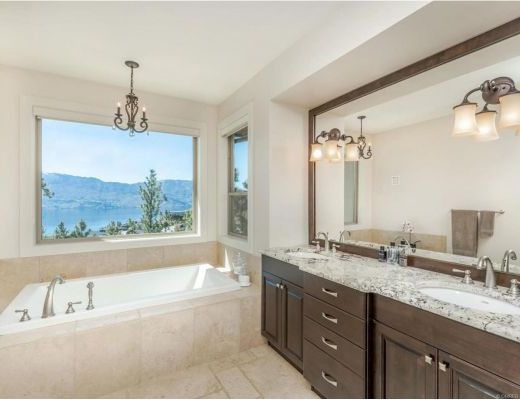 Wine Country Estate - 4 Bdrm HT w/ Pool - West Kelowna