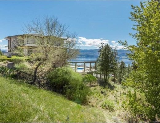 Wine Country Estate - 4 Bdrm HT w/ Pool - West Kelowna