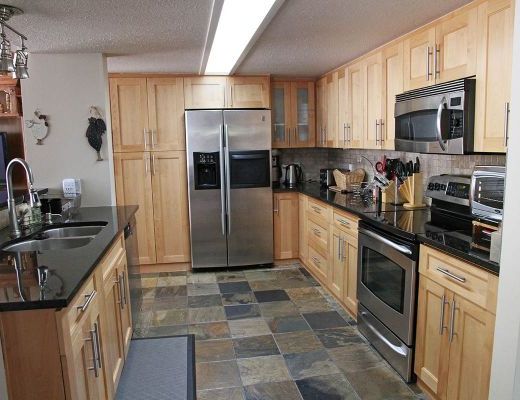 West Coast Oasis - 5 Bdrm w/ Pool - Kelowna