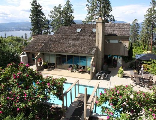 West Coast Oasis - 5 Bdrm w/ Pool - Kelowna