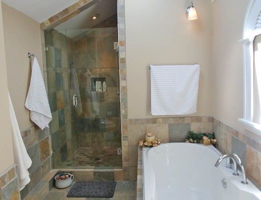 West Coast Oasis - 5 Bdrm w/ Pool - Kelowna