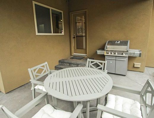 Summer House - 5 Bdrm w/ Heated Pool and Hot tub - West Kelowna (CVH)