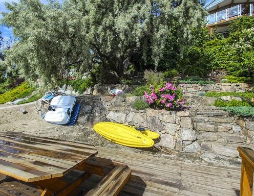 The Beach House - 5 Bdrm HT plus Boat Lift - Kelowna (CVH)