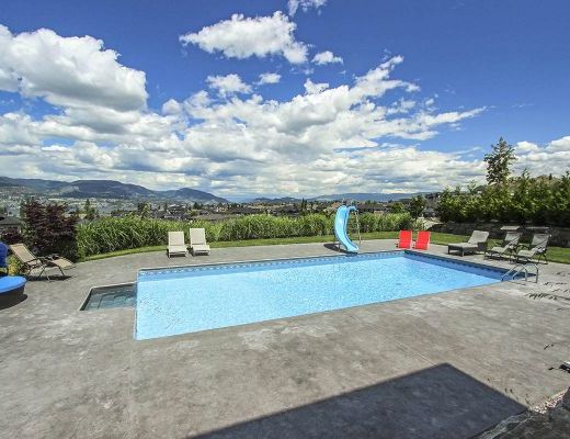 Okanagan Summer - 5 Bedrm w/ Pool and HT - Kelowna