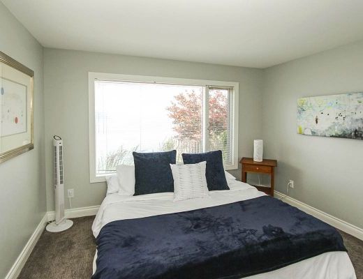 The View - 4 Bdrm w/ Pool HT- Kelowna