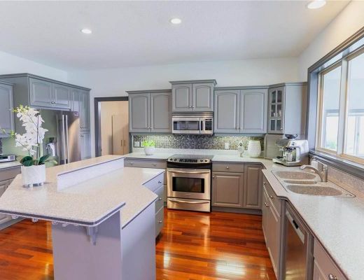 Diamond View - 5 Bdrm w/Heated Pool HT - Kelowna