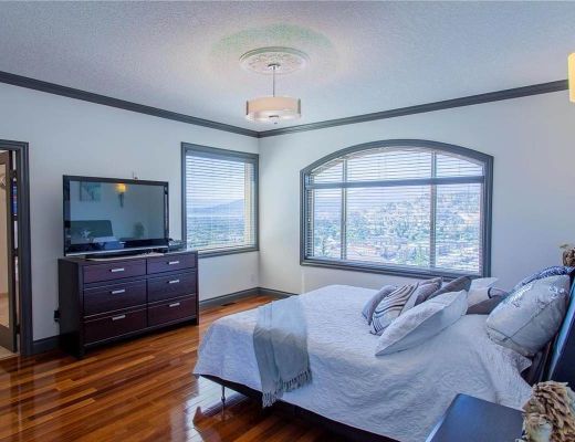 Diamond View - 5 Bdrm w/Heated Pool HT - Kelowna