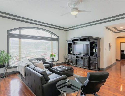 Diamond View - 5 Bdrm w/Heated Pool HT - Kelowna