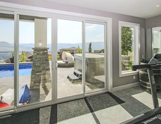 Blue Sky Retreat - 4 Bdrm w/ Pool HT - Kelowna