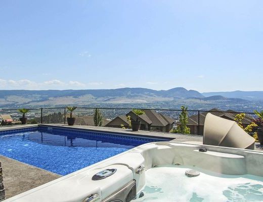 Blue Sky Retreat - 4 Bdrm w/ Pool HT - Kelowna