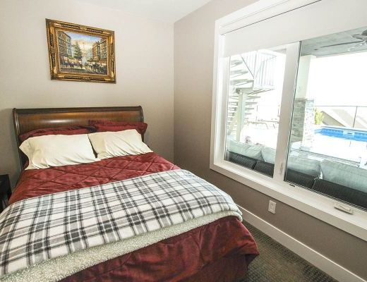 Blue Sky Retreat - 4 Bdrm w/ Pool HT - Kelowna