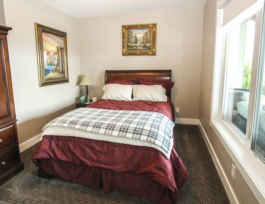 Blue Sky Retreat - 4 Bdrm w/ Pool HT - Kelowna