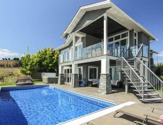 Blue Sky Retreat - 4 Bdrm w/ Pool HT - Kelowna