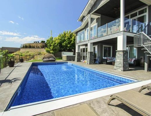 Blue Sky Retreat - 4 Bdrm w/ Pool HT - Kelowna