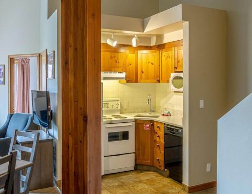 Nancy Greene's Cahilty Lodge - 3 Bdrm - Sun Peaks