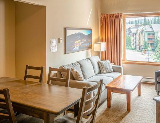 Nancy Greene's Cahilty Lodge - 3 Bdrm - Sun Peaks